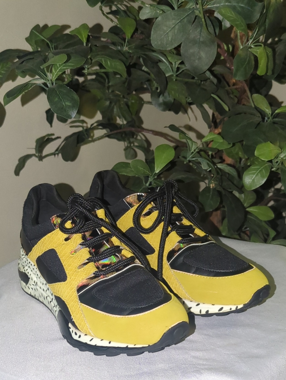 Steve Madden Yellow and Black Athletic Sneakers Women's
